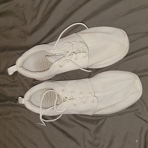 White nike roshe